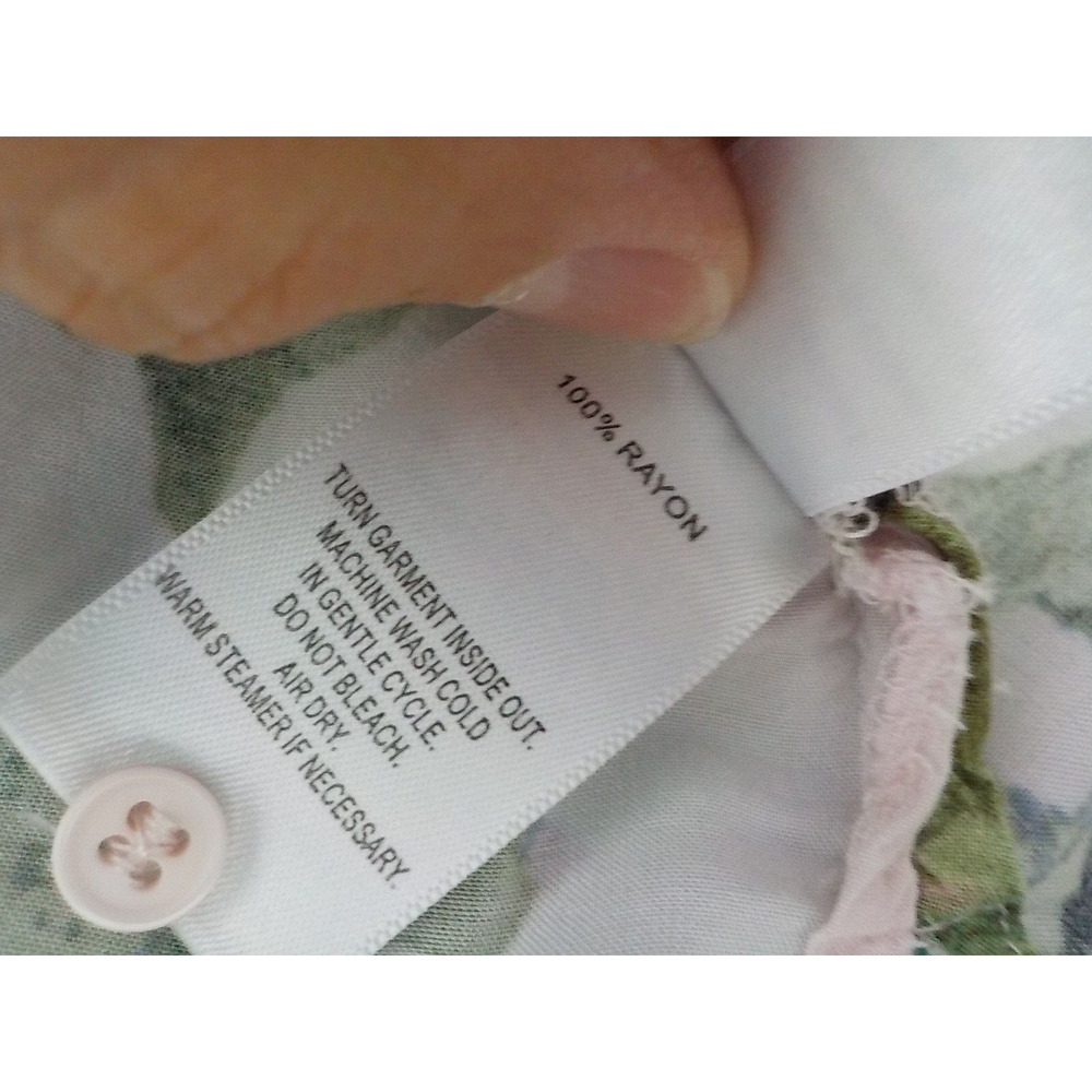Crosby Green Button Up Shirt Women size S Leaf Pattern 100% Rayon Long Sleeve - Picture 8 of 8
